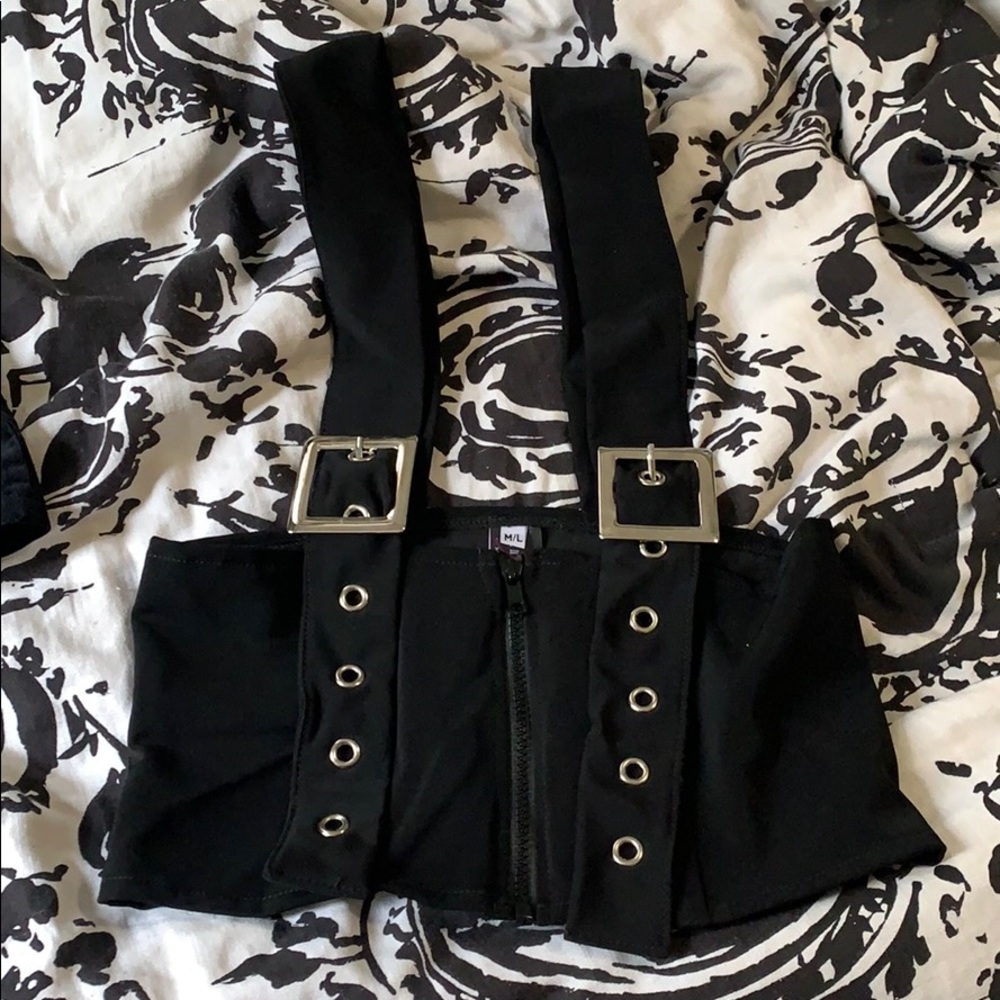 This crop top though !!!!